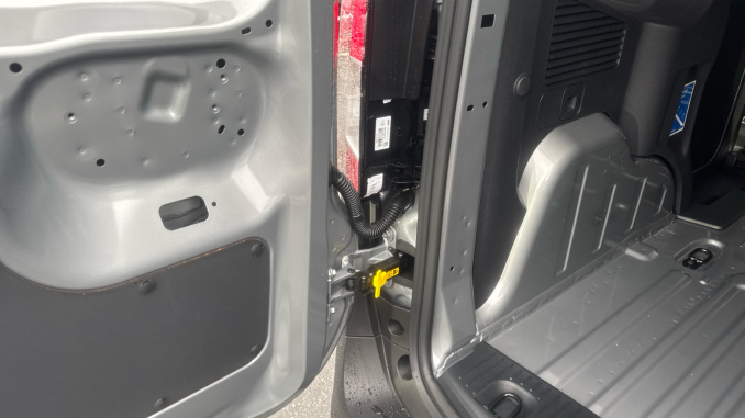 Ford Transit Courier E-Transit Courier 100kW 43kWh Trend Van Auto - Image 26